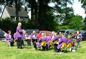 Band & crowd