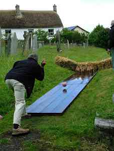 ... the keen bowlers ...